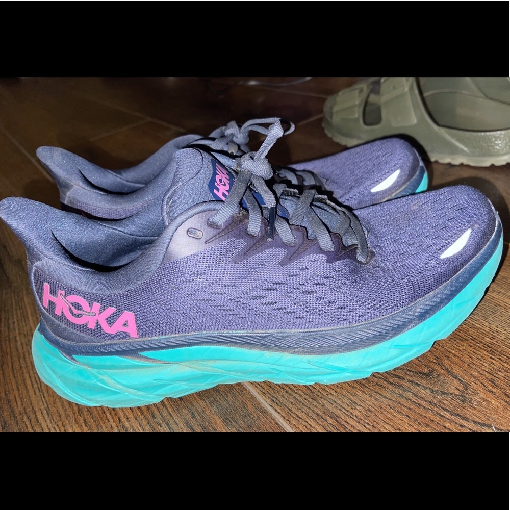HOKAS